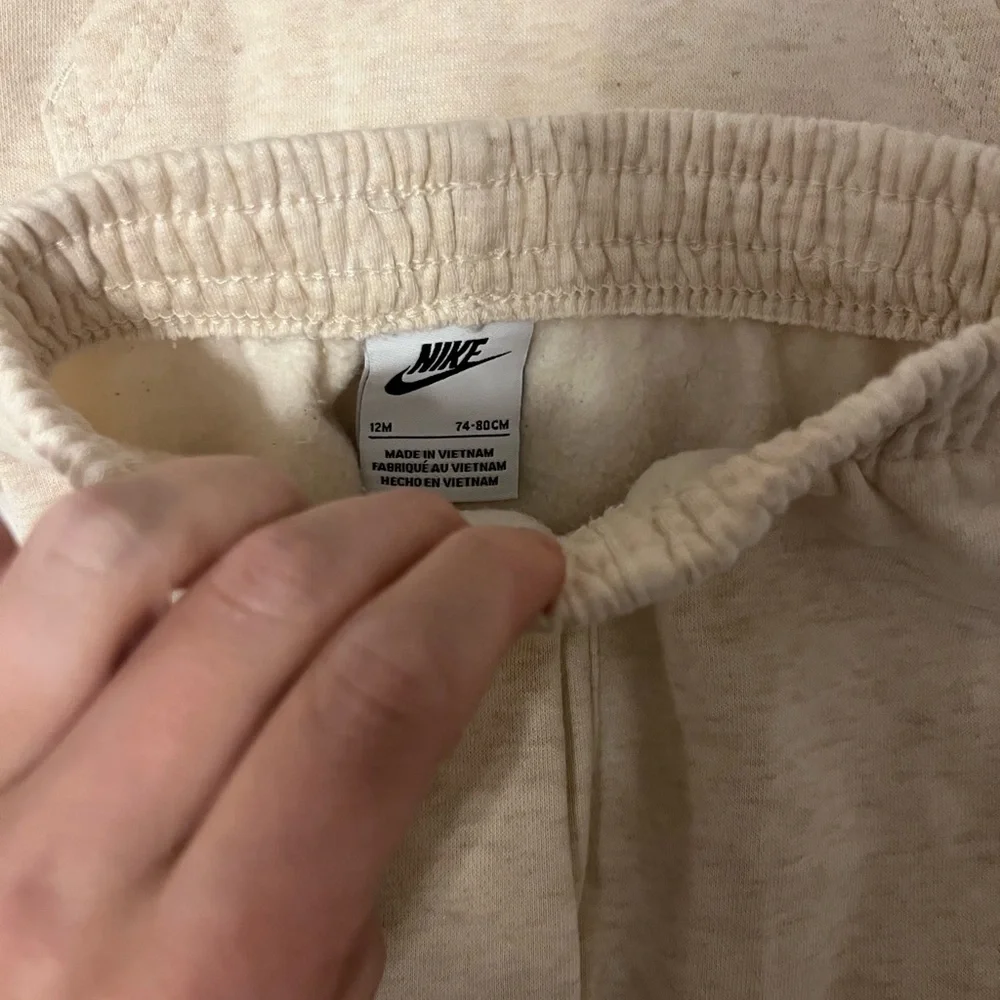 Nike Fleece Sweatshirt Hoodie Jogger Sweatpants Set Cream Oat Neutral - Picture 6 of 8